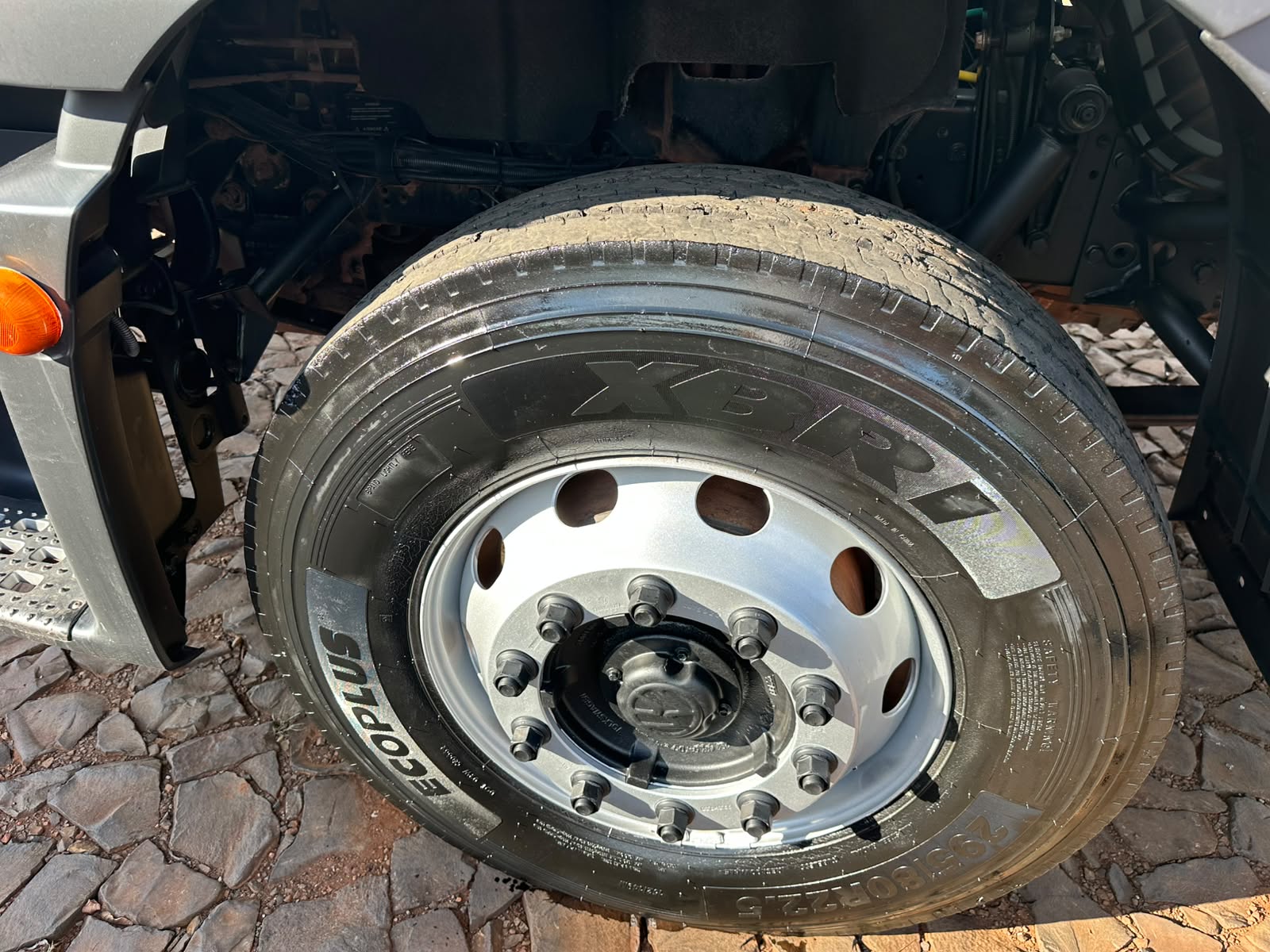VW 23230 ROBUST 6X2 - Imagem 31