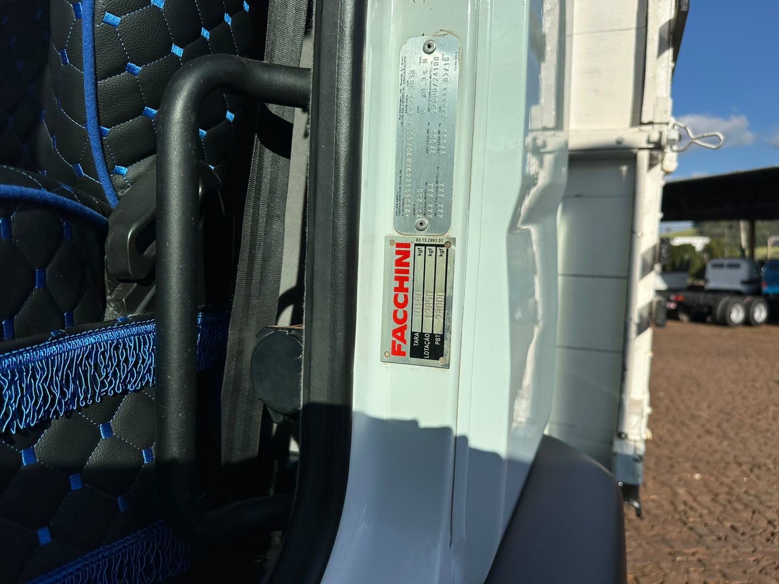 VW 23230 ROBUST 6X2 - Imagem 33