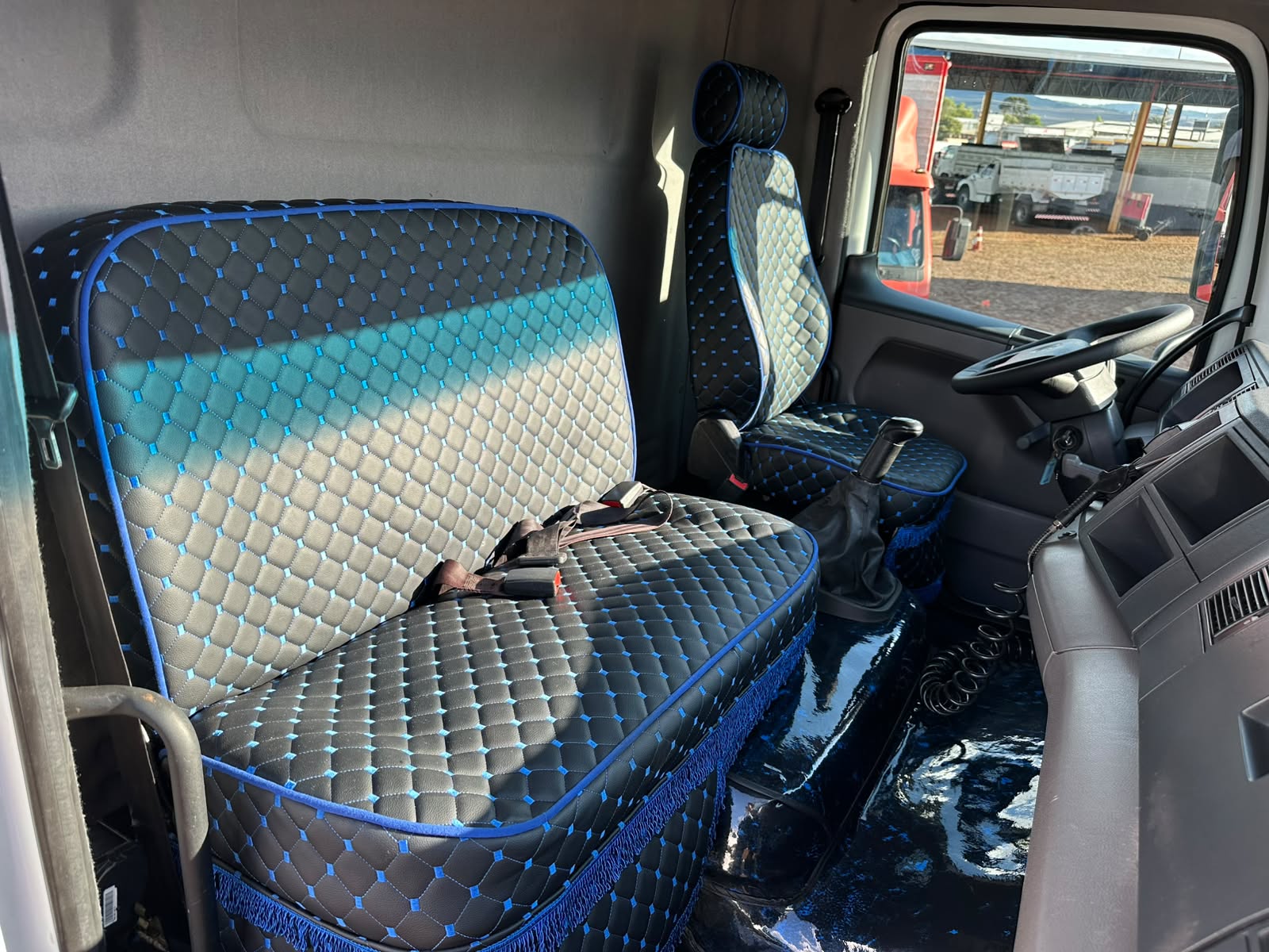 VW 23230 ROBUST 6X2 - Imagem 35