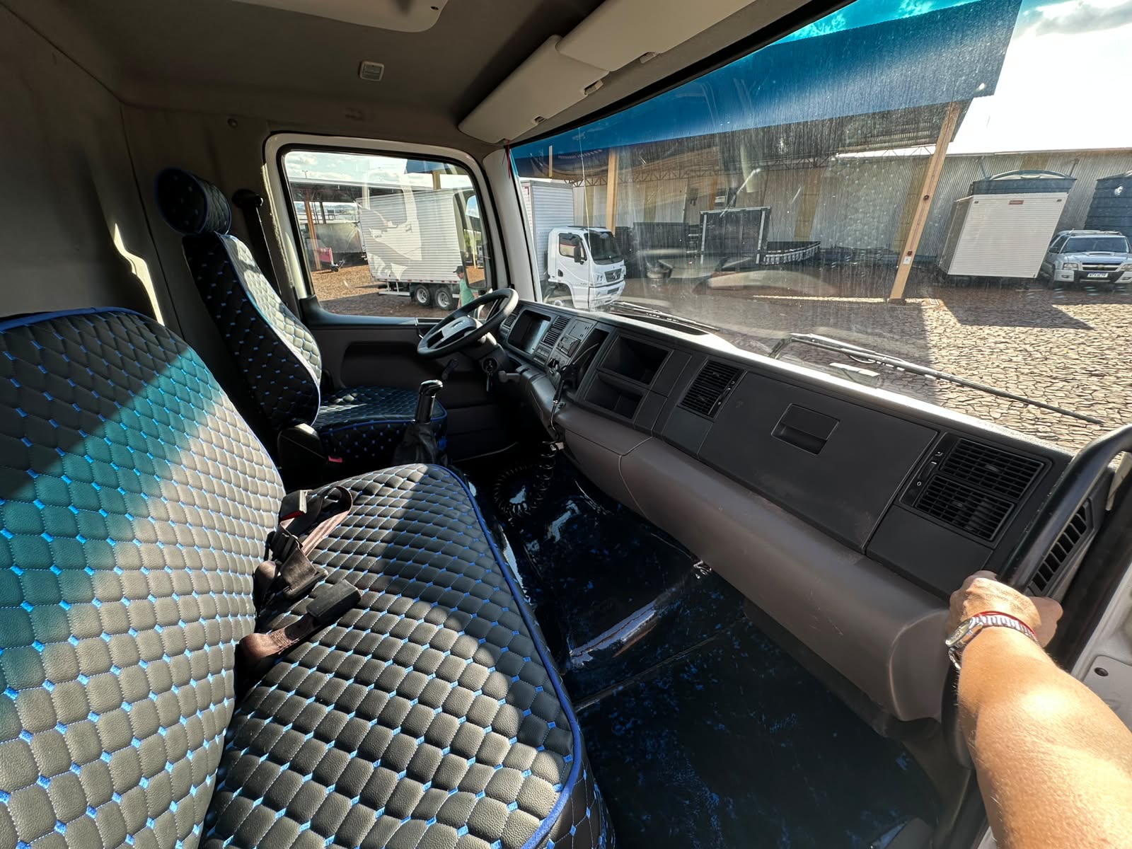 VW 23230 ROBUST 6X2 - Imagem 38