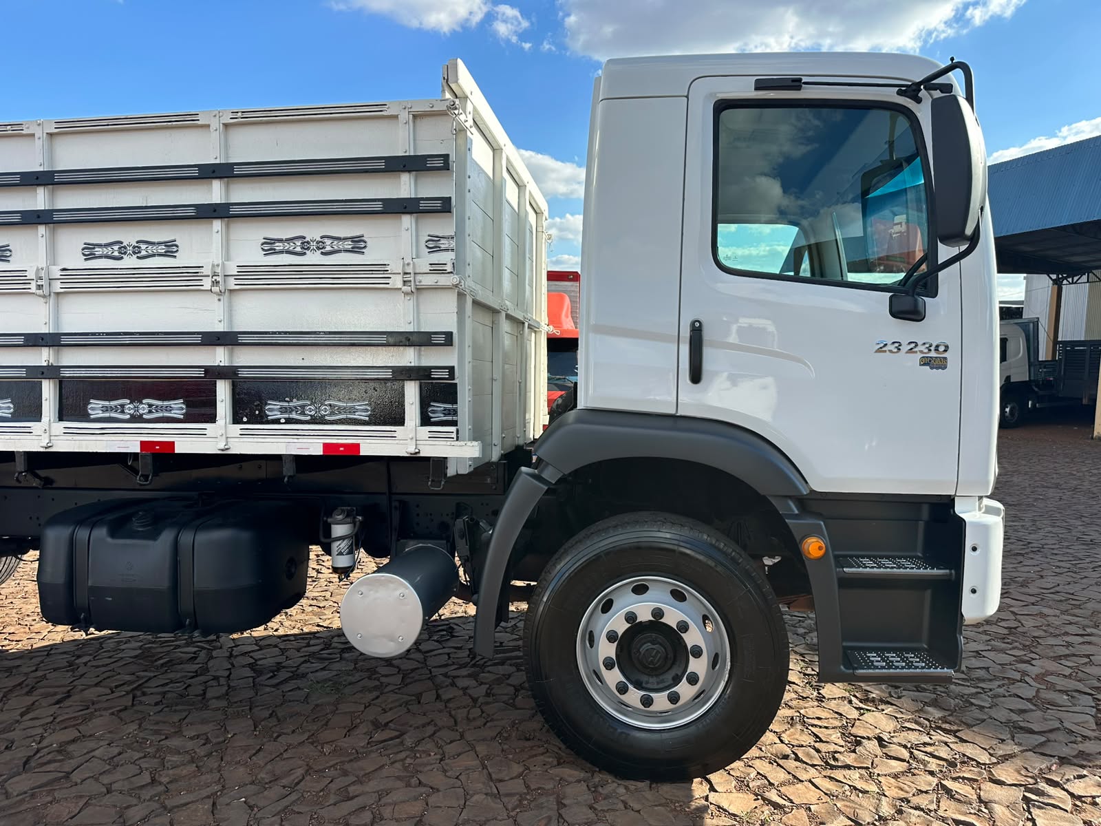 VW 23230 ROBUST 6X2 - Imagem 5