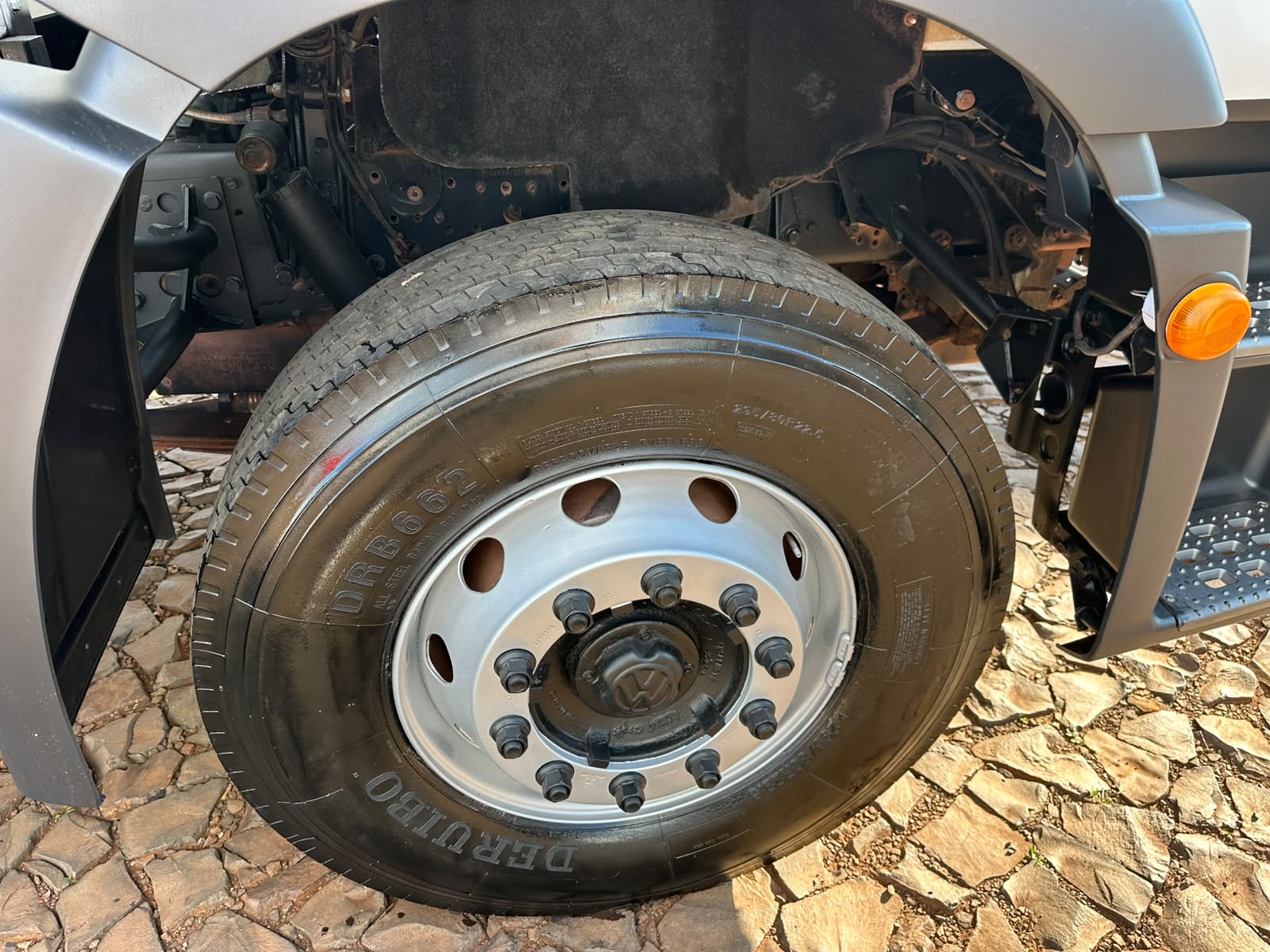VW 23230 ROBUST 6X2 - Imagem 6