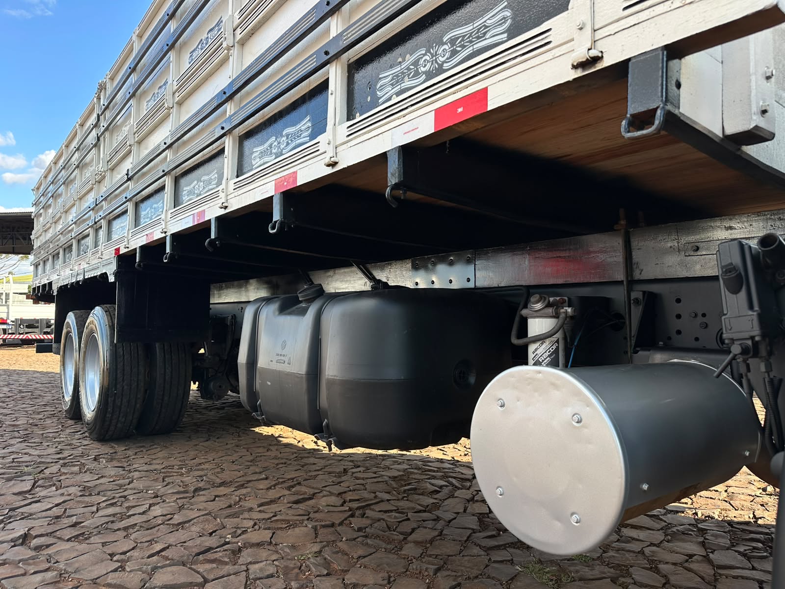 VW 23230 ROBUST 6X2 - Imagem 7