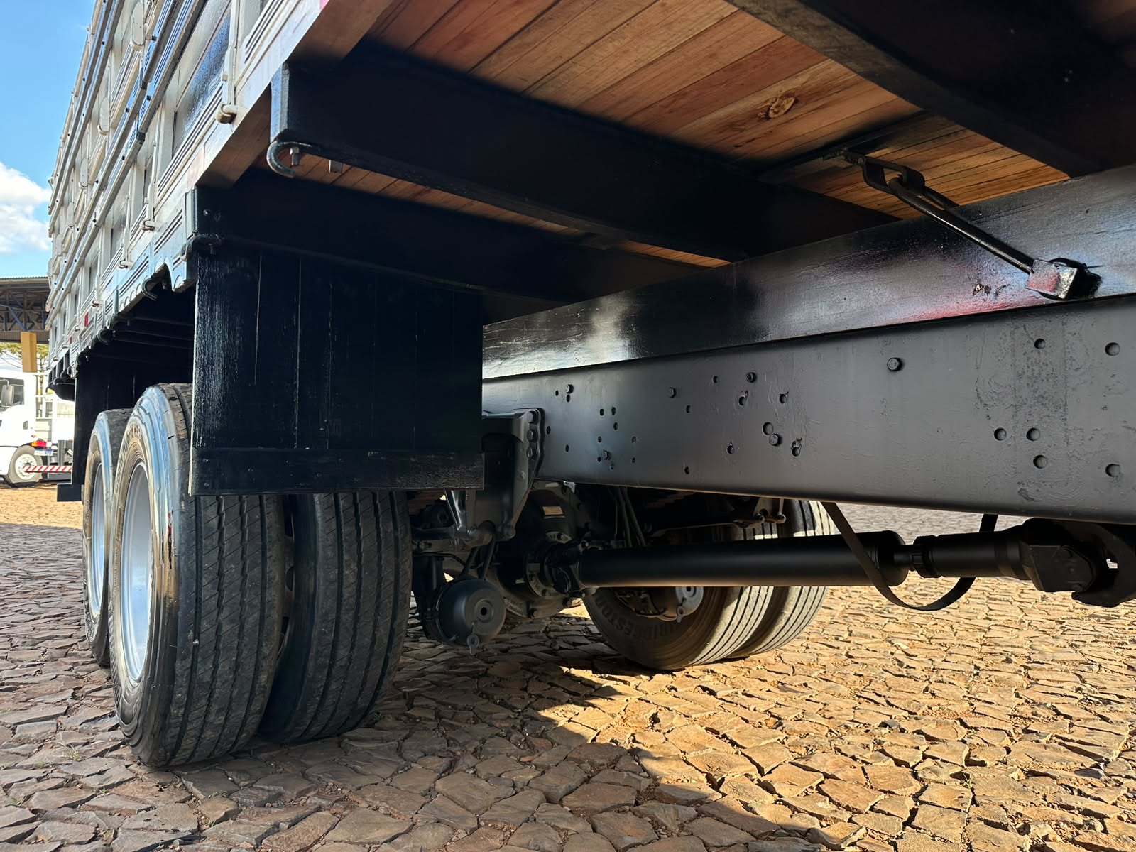 VW 23230 ROBUST 6X2 - Imagem 9