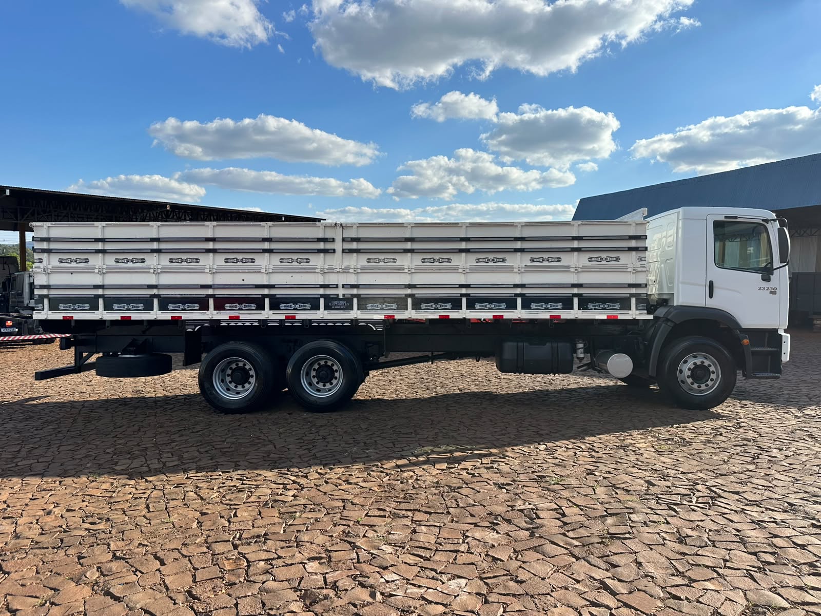 VW 23230 ROBUST 6X2 - Imagem 10